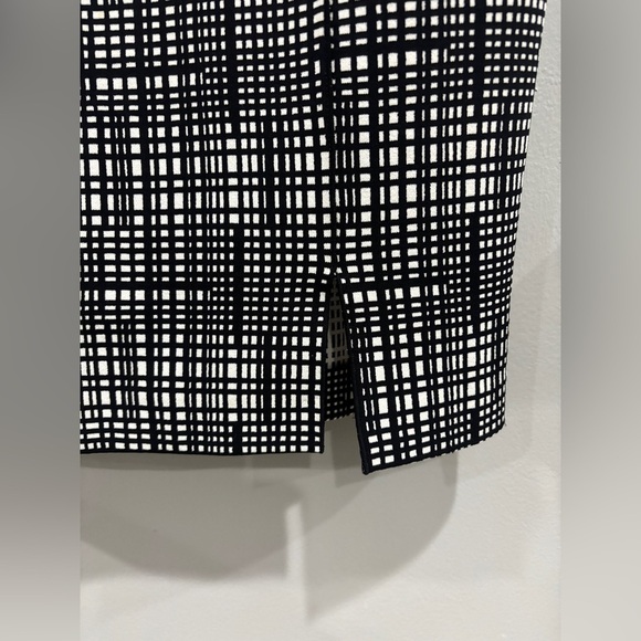 St. John Collection Luxe Sculpture Knit Cap Sleeve Dress-Caviar Size 12 - Picture 8 of 10